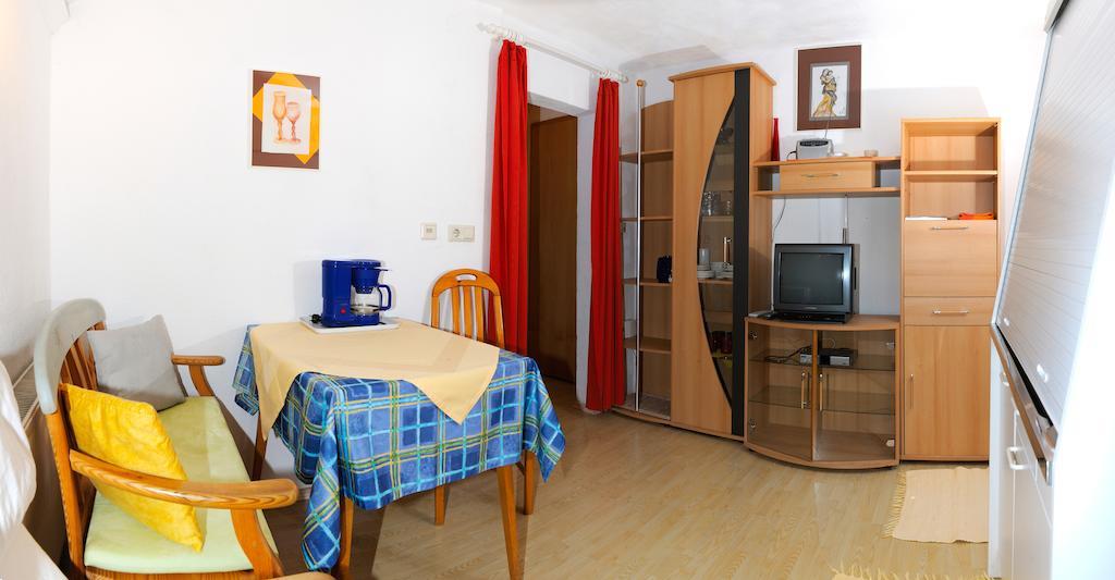 Haus Steinroeschen Apartment Зеефелд в Тирол Стая снимка
